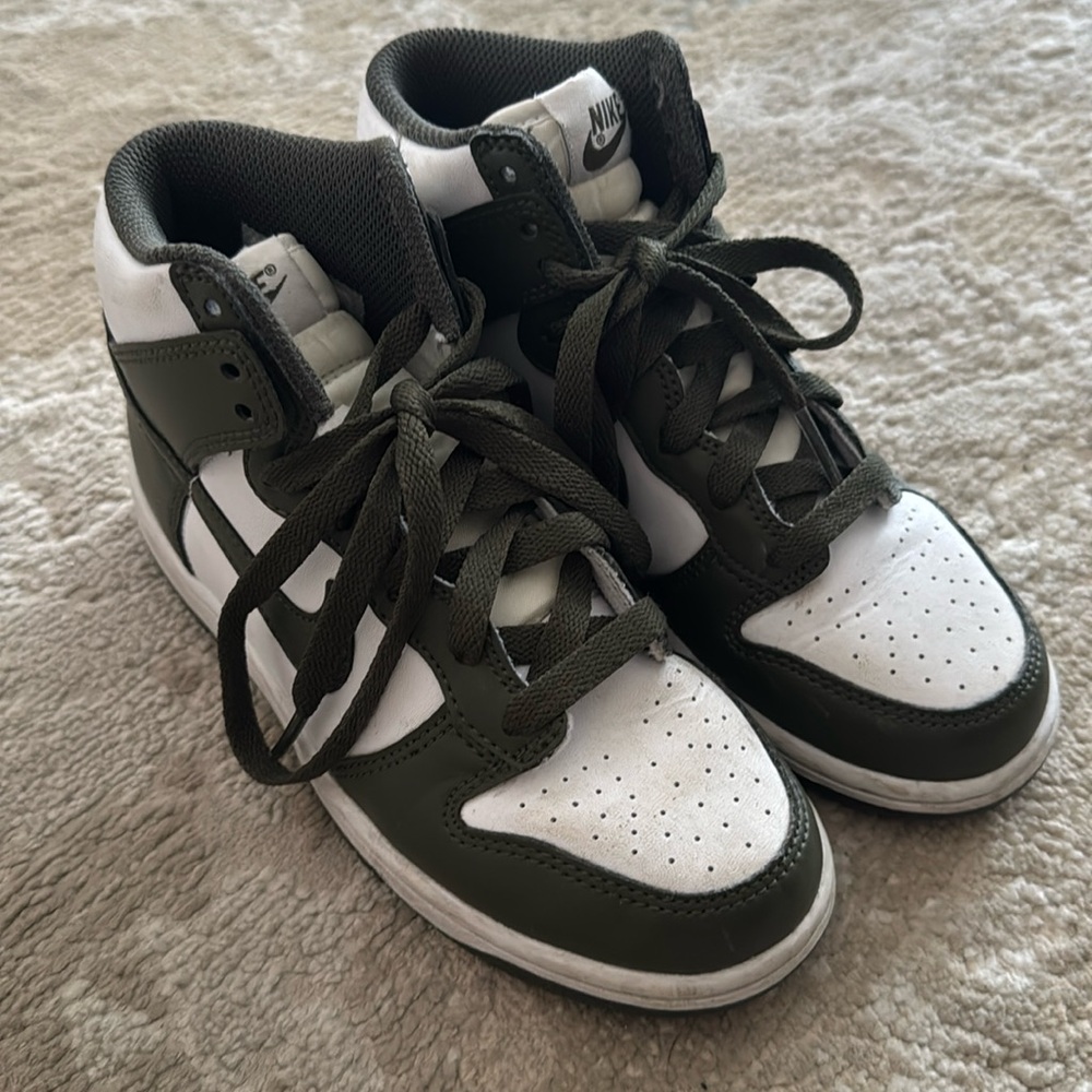 Nike Kids High-Top Sneakers White and Dark Green